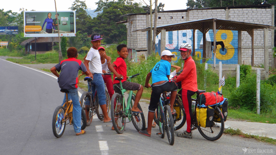 20-jeunes-vélos-tout-équateur