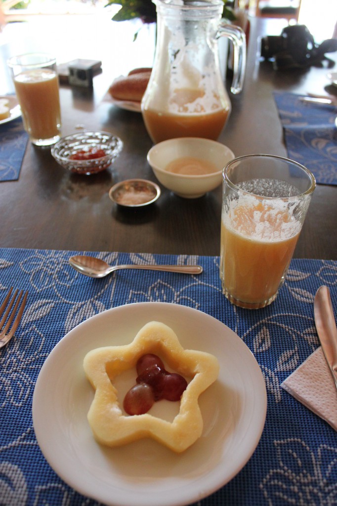 La deuxième partie du petit déj: Fruits et jus frais!