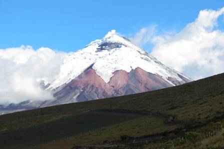 Cotopaxi-Laurence-et-Patrice.jpg?profile=RESIZE_584x